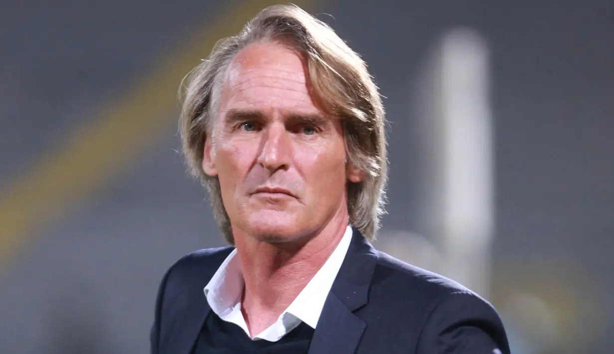 Tidak cuma di Eropa, Riekerink juga berpengalaman menangani tim-tim di Asia dan Afrika. Ia pernah melatih Timnas China pada 2011 hingga 2015 dalam berbagai kelompok umur, mulai dari U-19 hingga U-16. Sementara di Afrika, Riekerink pernah menangani klub kenamaan Cape Town City pada 2019 hingga 2021. (AFP/Adem Altan)