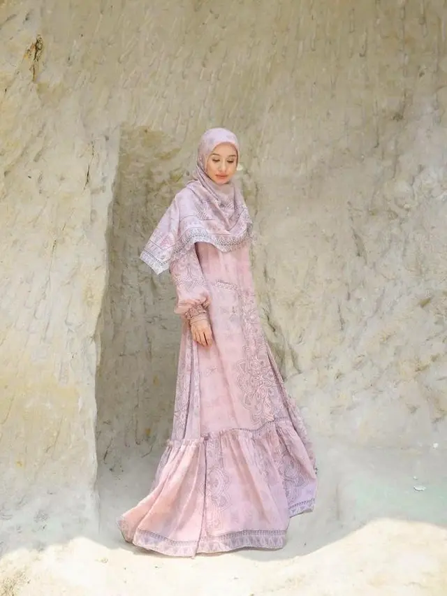 10 Ide Model Baju Gamis Lebaran yang Kekinian ala Seleb, Dinda Hauw hingga Tya Ariestya
