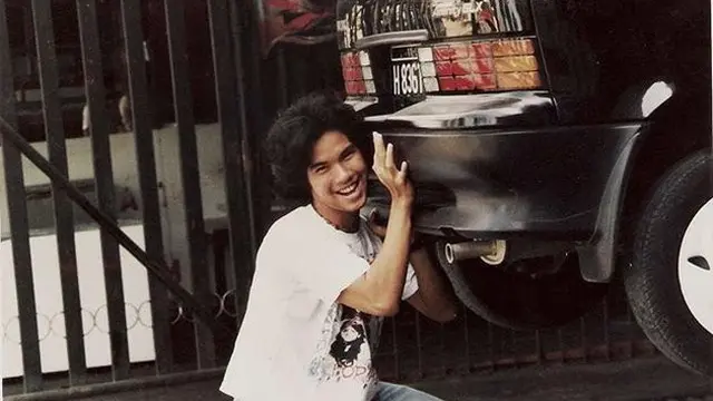 6 Potret Masa Remaja Ahmad Dhani, Gaya Rambut Mullet Bikin Pangling