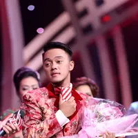 Tak heran jika Danang menjadi jawara di kompetisi musik dangdut yang diikuti empat negara ini, sejak awal ia sangat konsisten memberikan penampilan terbaik. Ia pun berhak mengantongi uang senilai Rp. 150 juta. (Andy Masela/Bintang.com)