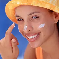 ilustrasi memakai sunblock. (boldsky.com)