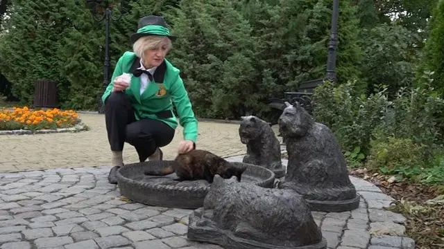 Wanita pengurus kucing di Rusia
