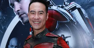 Daniel Mananta mengenakan kostum Ant-man, superhero produksi Marvel. (Bintang/Deki Prayoga)
