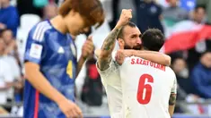 Pemain Iran merayakan kemenangan timnya atas Jepang pada laga perempat final Piala Asia 2023 di Education City Stadium, Al Rayyan, Sabtu (03/02/2024) WIB. Team Melli melaju ke babak semifinal setelah menang dengan skor 2-1. (AFP/Hector Retamal)