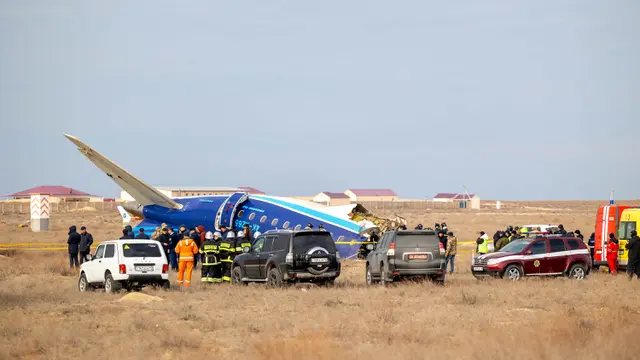 Menuju Rusia, Pesawat Azerbaijan Airlines Jatuh di Kazakhstan