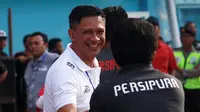 CEO Arema, Iwan Budianto, semringah seusai Arema mengalahkan Persipura (27/4/2018). (Bola.com/Iwan Setiawan)