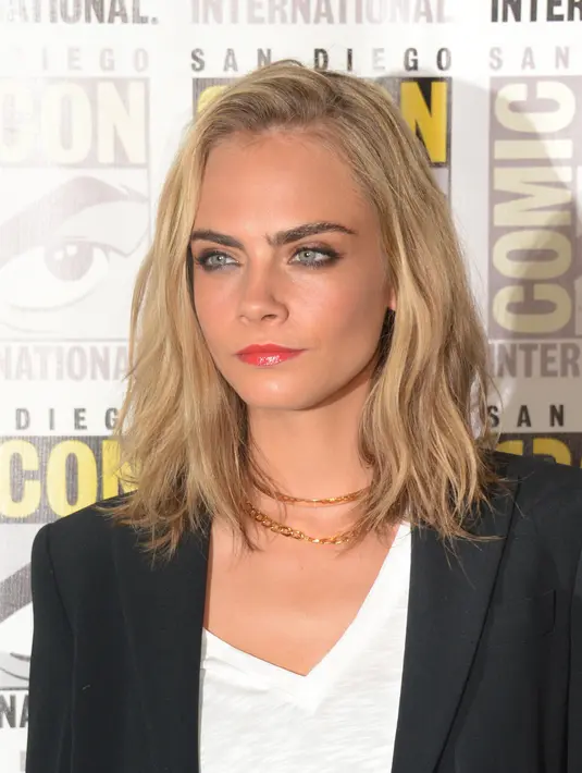 Para penggemar Cara Delevingne pun memuji penampilan terbaru sang idola. Banyak yang berpendapat, Cara terlihat lebih dewasa dan segar dengan model rambut terbarunya. (AFP/Bintang.com)