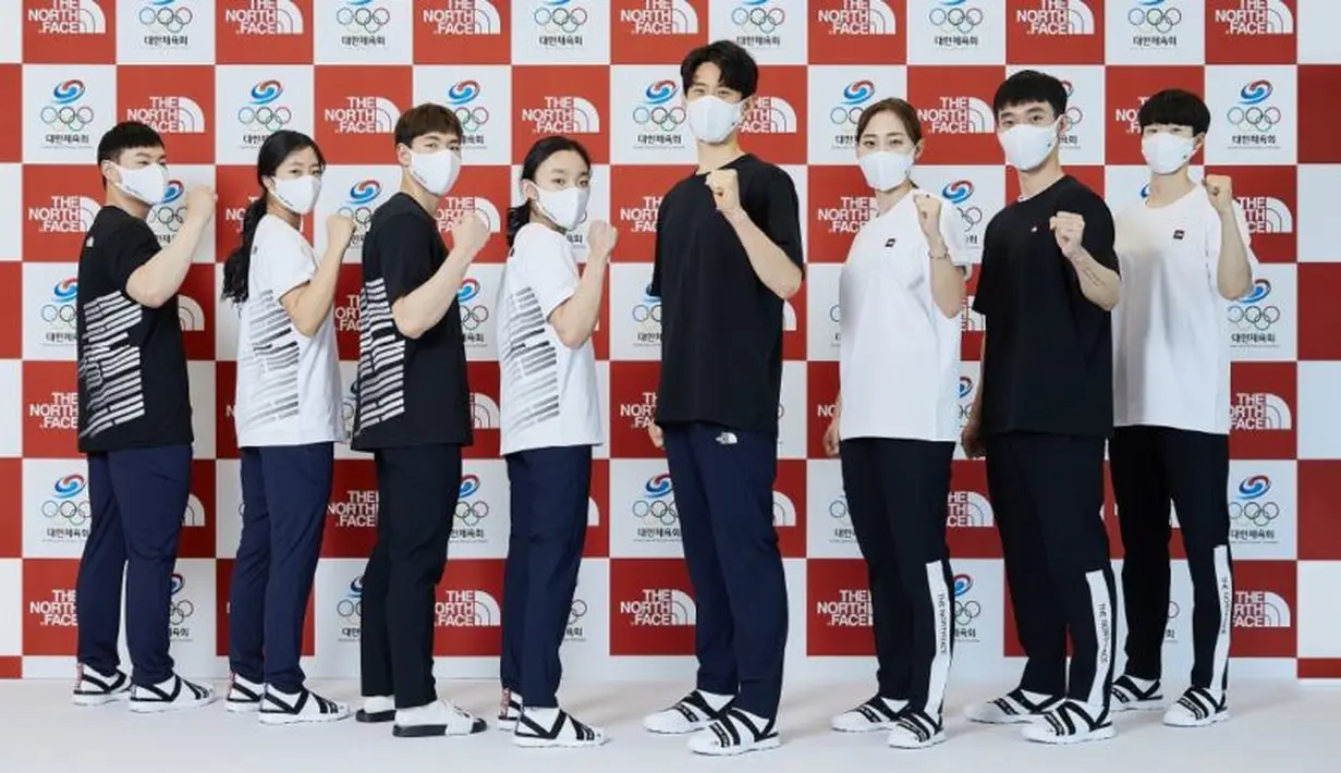 The North Face menggunakan konsep minimalis dan monokromatik untuk pakaian olahraga dan seragam medali Tim Korea Selatan. Meskipun palet biru tua dan putih jelas diremehkan, warna-warna ini akan menjadi latar belakang yang bagus untuk warna medali apa pun (facebook/the north Face)