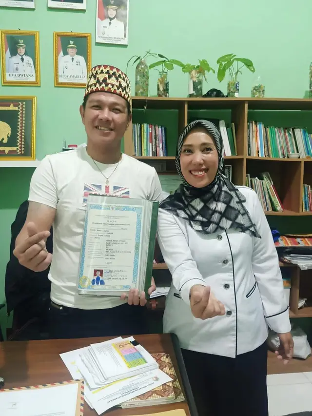 7 Potret Andika Mahesa Lanjutkan Pendidikan di Bangku Kuliah, Pakai Jas Almamater