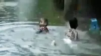 Banjir Karawang Rendam Rumah hingga Manfaat Makan dengan Tangan