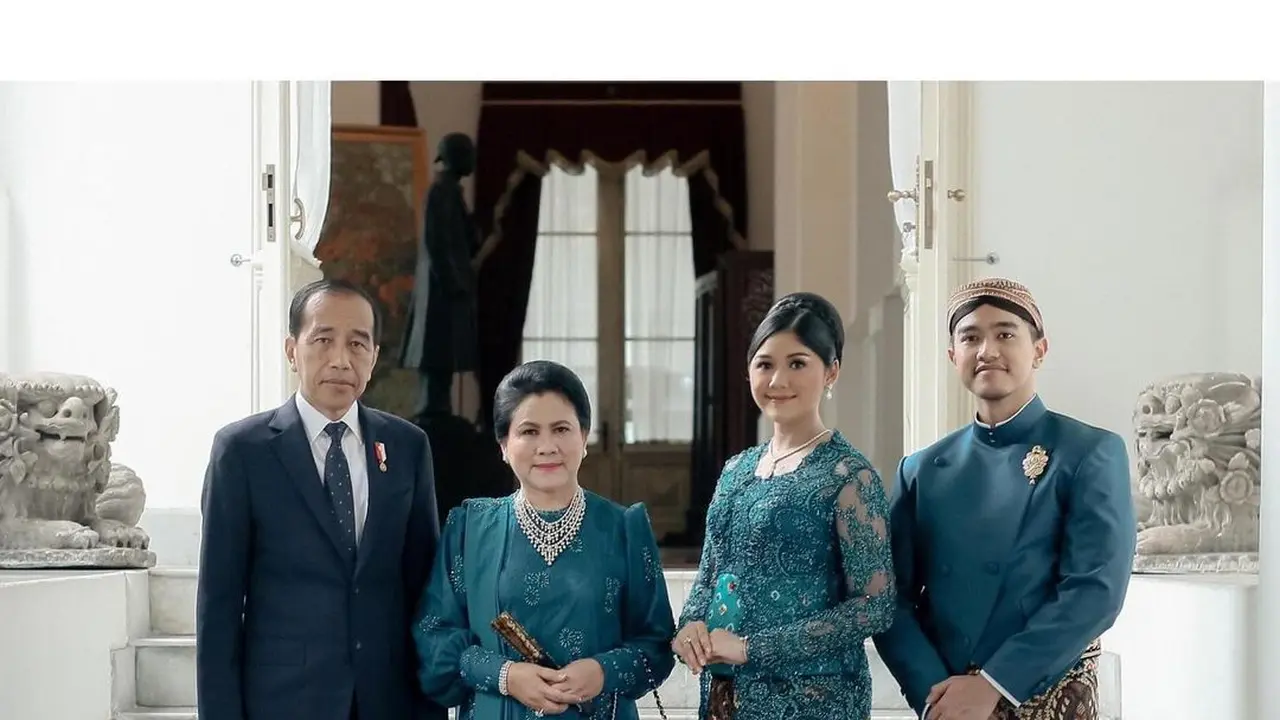 6 Adu Gaya Iriana Jokowi dan Erina Gudono Pakai Satu Set Perhiasan Mewah saat Kondangan, Siapa Paling Kinclong?
