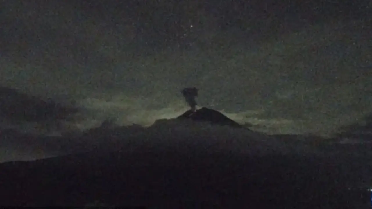 Gunung Semeru erupsi tinggi letusan capai 800 meter (Istimewa)