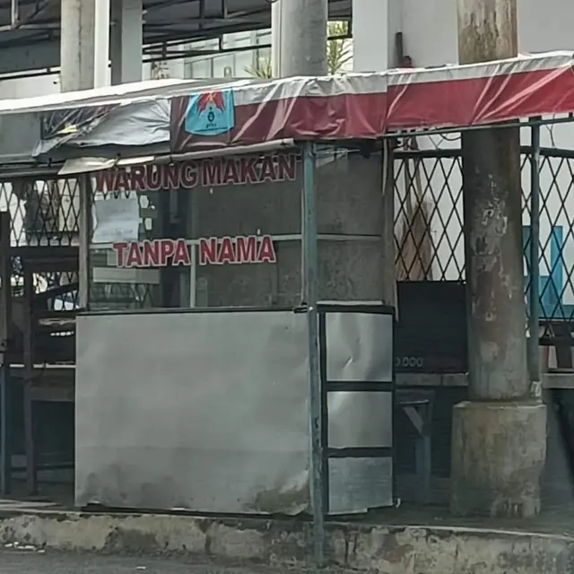 6 Nama Warung Seperti Enggak Niat Ini Bikin Bertanya-Tanya,