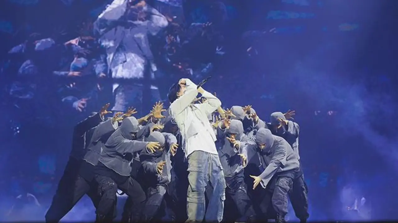 Momen Suga BTS di Atas Panggung saat Konser di Jakarta, Meriah Banget