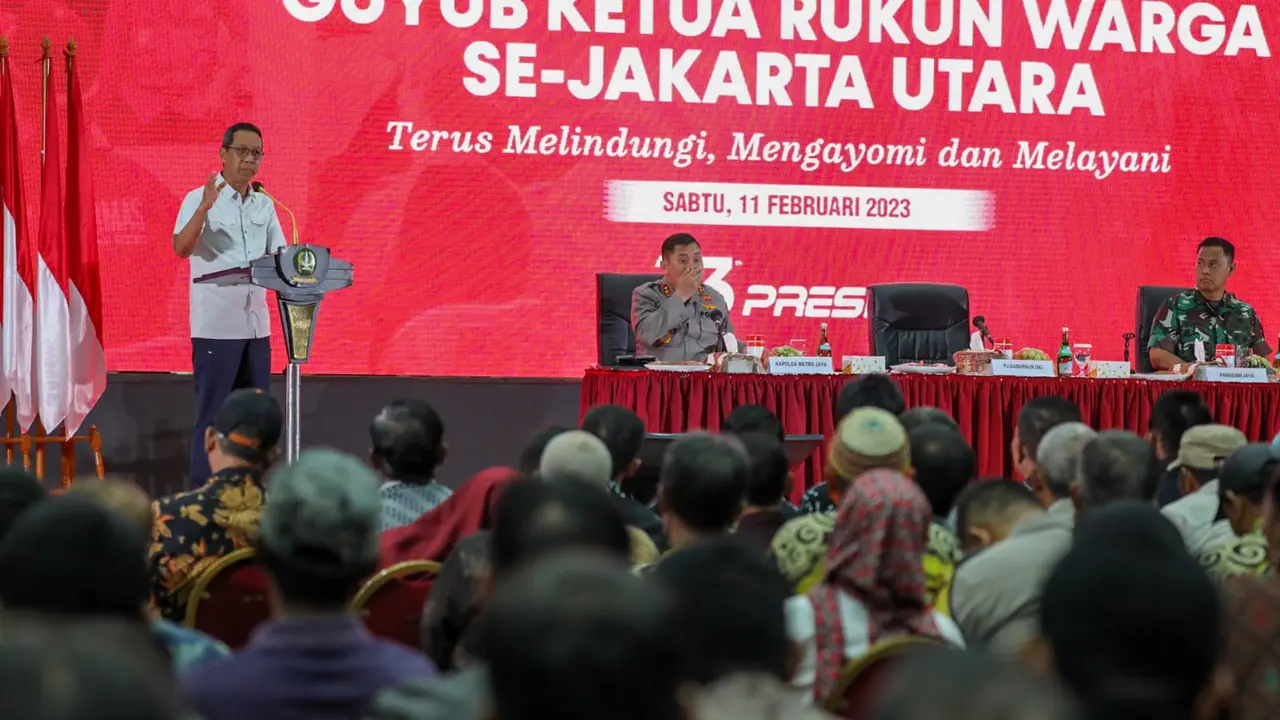Pj Gubernur DKI Jakarta Heru Budi Hartono saat berpidato di acara Guyub Ketua RW di Jakarta Utara. (Foto: Istimewa)