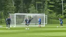 Para penjaga gawang Timnas Skotlandia menjalani latihan khusus di New England Revolution Training Center, Foxborough, Boston, Amerika Serikat, Kamis (18/6/2026). Sesi ini difokuskan untuk mengasah refleks, penyelamatan, dan antisipasi bola jelang laga Grup C Piala Dunia 2026. (KLY Sports/Hery Kurniawan)