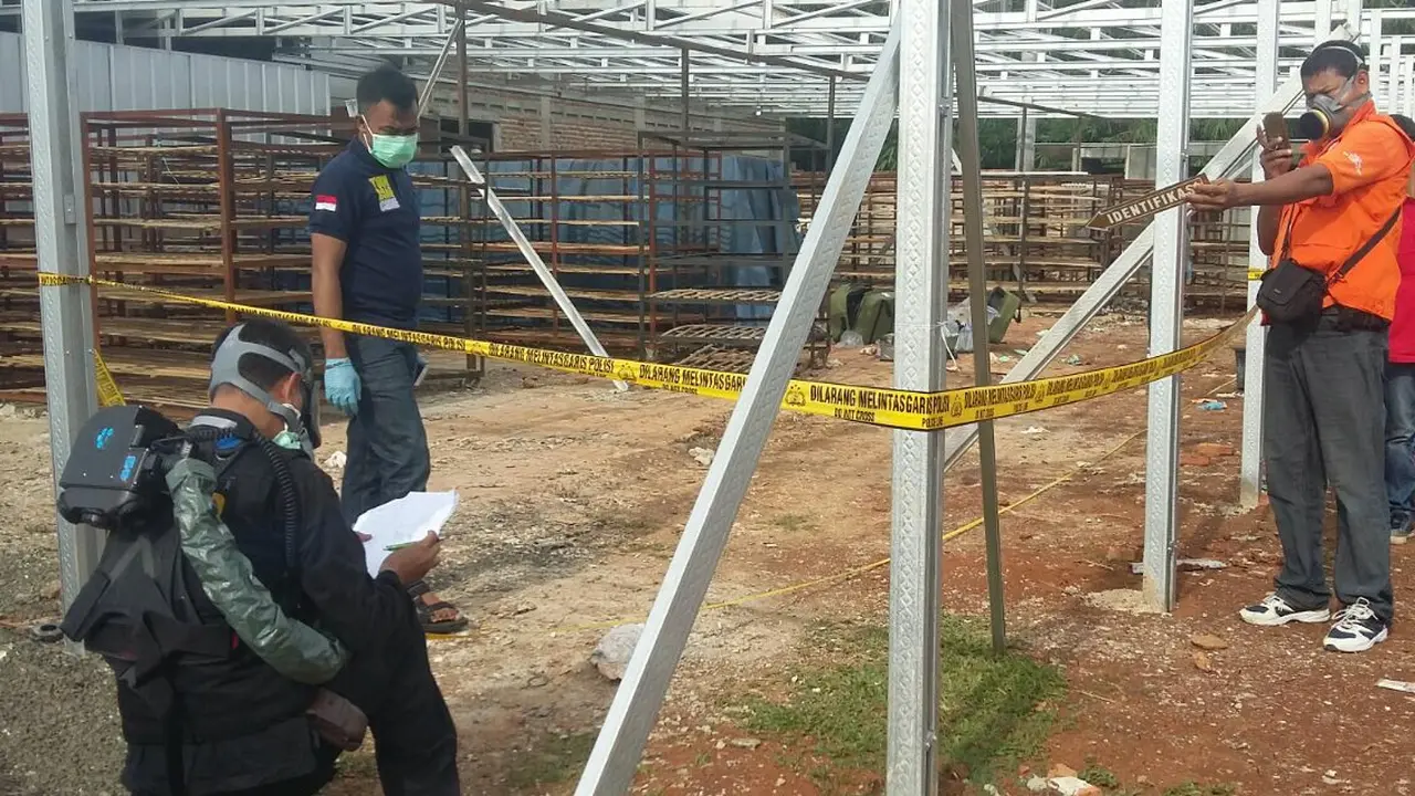 Puslabfor Polri dibantu Satreskrim Polres Bogor menggelar olah TKP di Pabrik kemasan telur beberapa waktu lalu. (Liputan6.com/Achmad Sudarno)
