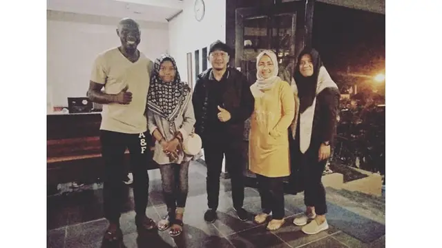 5 Potret Zoubairo Garba di Luar Lapangan, Bek Naturalisasi Persebaya