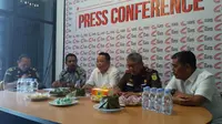 Aktifis anti korupsi tantang Kajati Sulsel yang baru buka kembali penyidikan kasus dugaan korupsi pengadaan alkes senilai Rp 22 miliar di Kabupaten Pangkep (Liputan6.com/ Eka Hakim)