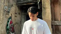 Potret Afgan dengan Kaos Warna Putih yang Bisa Jadi Referensi, Keren Tapi Simpel