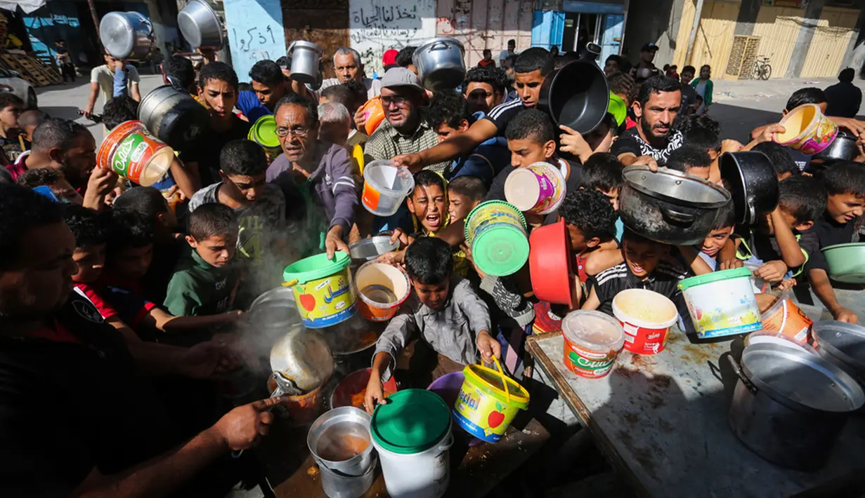 Program Pangan Dunia PBB (World Food Programme/WFP) memperingatkan bahwa stok beberapa bahan makanan penting di Jalur Gaza semakin menipis. (AP Photo/Hatem Ali)
