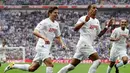 Winger Swansea City Scott Sinclair (tengah) mencetak hat-trick saat menundukkan Reading 4-2 pada final play-off promosi championship di Wembley Stadium, 30 Mei 2011. AFP PHOTO/ADRIAN DENNIS