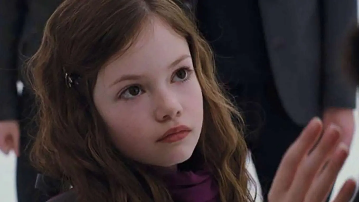 5 Potret Pemeran Renesmee Cullen di Film Twilight Kini, Makin Cantik!