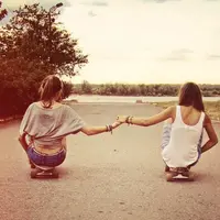 13 Hal Ini Sangat Dipahami Sepasang Sahabat yang Mageran