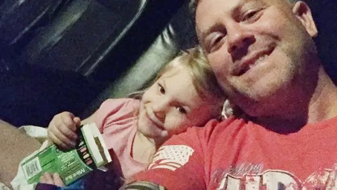 Petugas Damkar Batu Proses Kelahiran dan Mengadopsi Bayinya