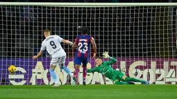 Artem Dovbyk merupakan mesin gol Girona musim ini. Penyerang asal Ukraina itu menjadi top skor sementara Girona dengan delapan gol. (AFP/Pau Barrena)