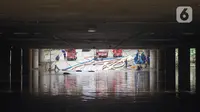 Kondisi banjir yang menggenangi underpass Kemayoran, Jakarta, Senin (3/2/2020). Curah hujan tinggi menyebabkan banjir yang menggenangi kawasan tersebut lama surut sehingga menutup arus lalu lintas. (Liputan6.com/Immanuel Antonius)
