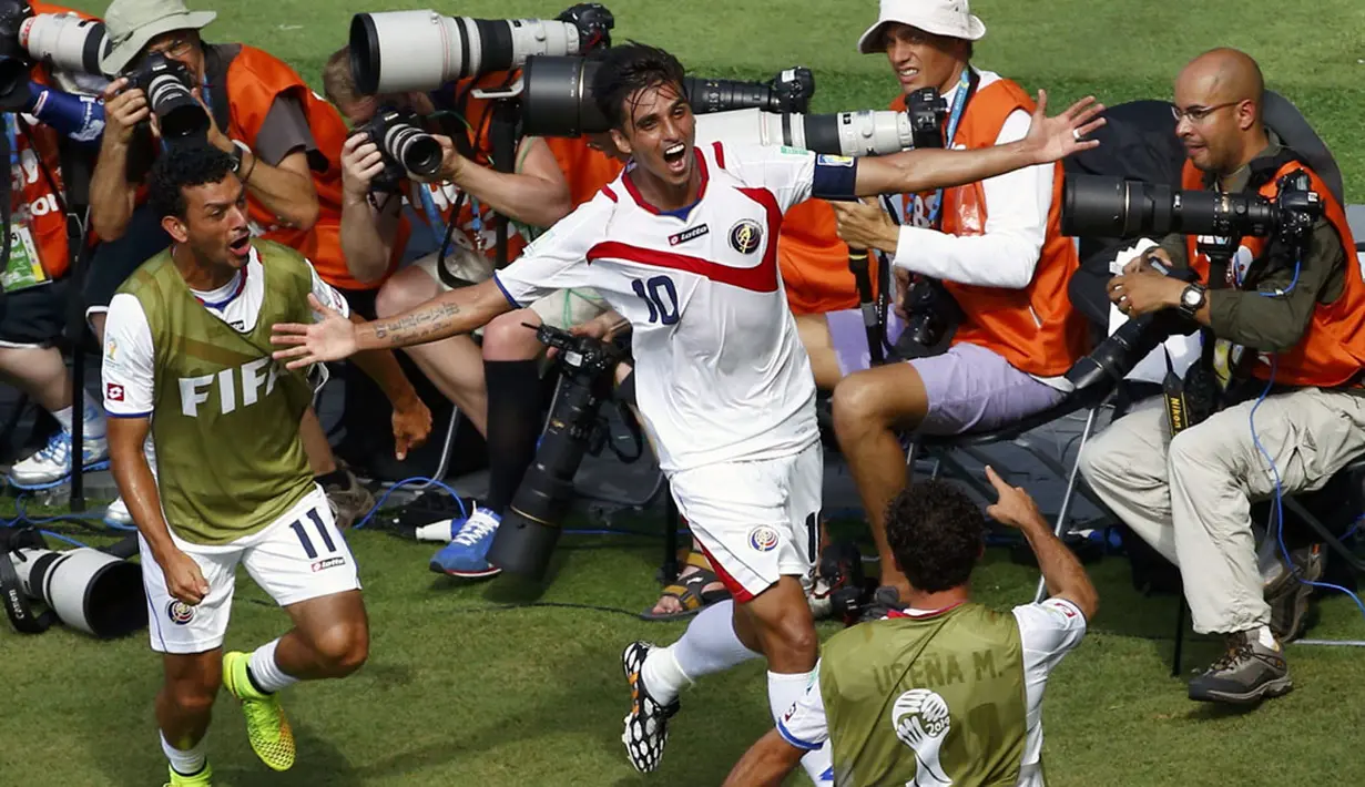 Bryan Ruiz (10), mencetak gol penentu kemenangan Kosta Rika atas Italia 1-0 di babak penyisihan Piala Dunia 2014 Grup D di Stadion Pernambuco, Recife, Brasil, (20/6/2014). (REUTERS/Ruben Sprich)