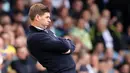 Reaksi pelatih kepala Aston Villa, Steven Gerrard saat laga lanjutan Liga Inggris 2022/2023 melawan Leeds United di Elland Road, Leeds, 2 Oktober 2022. Gerrard dipecat tidak sampai setahun sejak ditunjuk menggantikan Dean Smith setelah The Villan cuma memenangkan dua dari 12 pertandingan pada Liga Inggris musim 2022/2023. (AFP/Nigel Roddis)