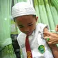 Imunisasi vaksin MR sudah dilakukan Dinkes Palembang ke sekolah-sekolah di Palembang meskipun vaksin MR belum mengantongi sertifikasi halal dari MUI (Liputan6.com / Nefri Inge)