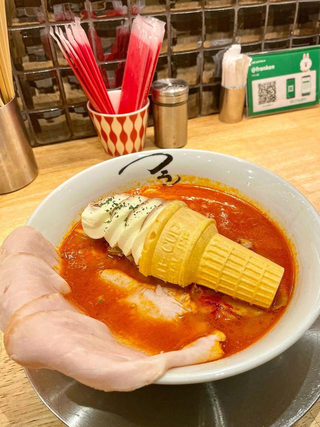 6 Potret Ramen dengan Topping Nyeleneh Ini Bikin Geleng Kepala, Enggak Terbayangkan