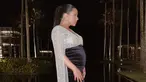 Usai mengumumkan kehamilan pertamanya, Angel Pieters pun membagikan momen saat pamer baby bump. Unggahan Angel Pieters ini pun langsung mencuri perhatian banyak netizen. (Liputan6.com/IG/@angelpieters)