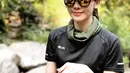 Bahkan, gaya OOTD Ririn saat menjelajah alam ini juga terlihat menggunakan busana berwarna hitam. Mulai dari topi kacamata hingga baju can celana trainingnya, penampilan Ririn ini juga jadi inspirasi para netizen saat berolahraga. (Liputan6.com/IG/@ririndwiariyanti)