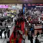 Suasana pameran Indonesia Internasional Motor Show (IIMS) yang terlihat ramai pengunjung di JIxpo, Jakarta, (18/9/14). (Liputan6.com/Miftahul Hayat)