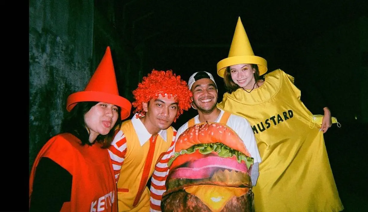 Yang terakhir dan tak kalah menarik adalah ketika Yuki Kato menjadi saus mustard McDonald's. Tampil totalitas mengenakan kostum saus berwarna mustard, bukankah penampilannya ini juga menarik, Sahabat FIMELA? [Foto: Instagram/yukikt]