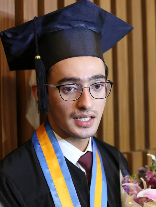 Dengan pencapaian ilmu yang didapatkan, ia akan memanfaatkan untuk menginspirasi banyak orang. Apalagi melihat kesibukannya menjalani syuting sinetron kejar tayang dan sembari kuliah. (Adrian Putra/Bintang.com)