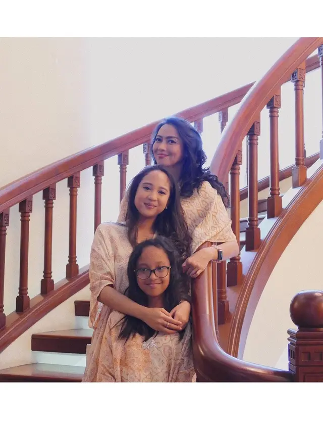 Akrab dengan Sang Kakek, Ini 6 Sosok Cucu BJ Habibie