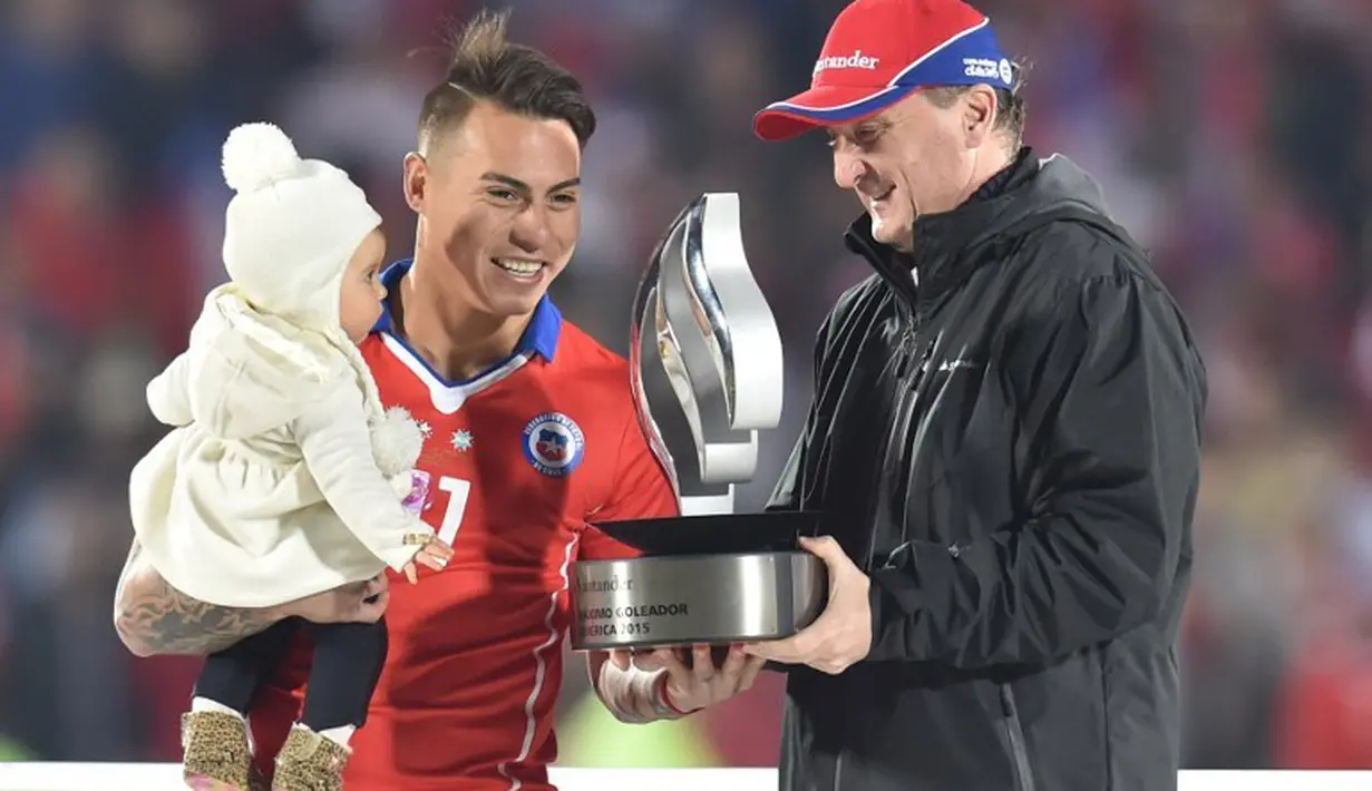 Eduardo Vargas sukses sebagai pencetak gol terbanyak Copa America 2015. ((AFP PHOTO/RODRIGO ARANGUA))