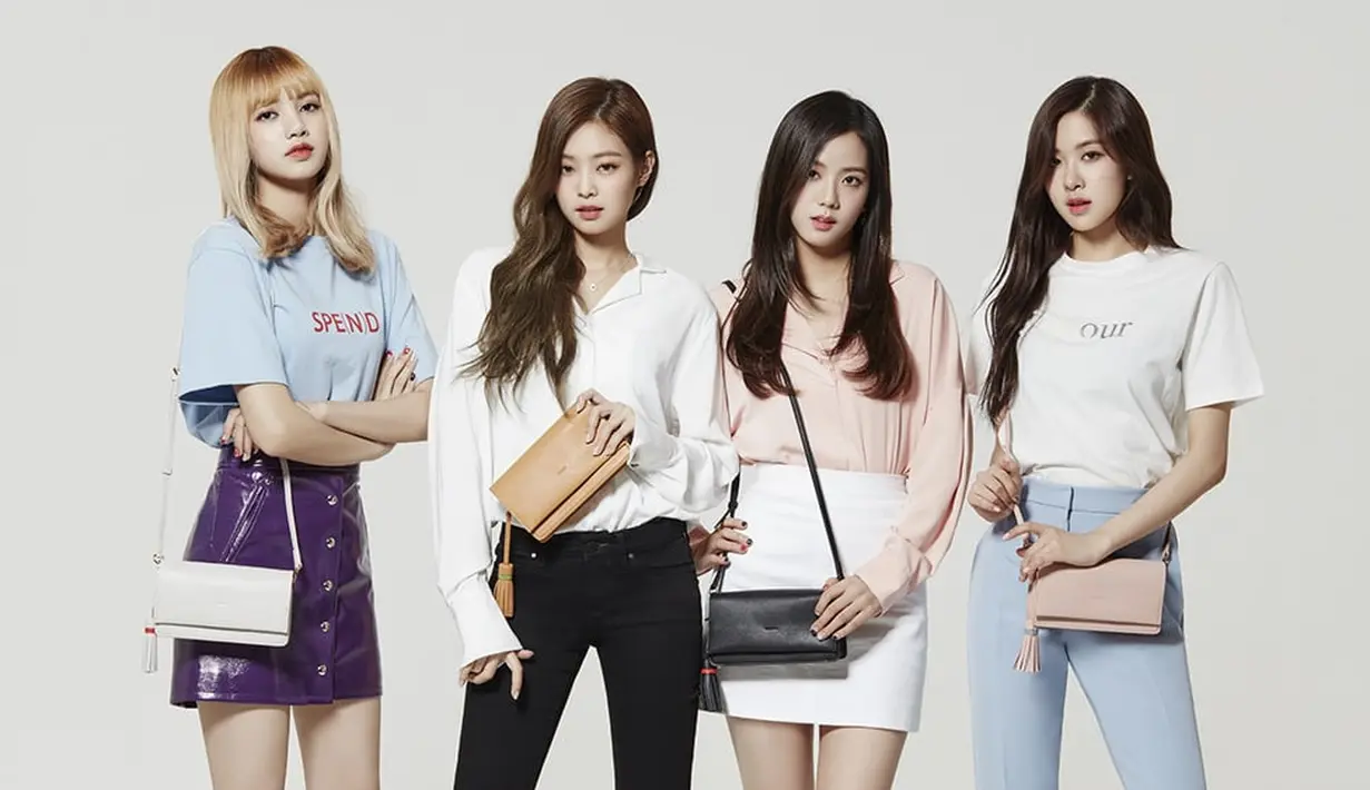 Setelah itu mereka merilis Square Two pada akhir 2016. BLACKPINK pun merilis mini album self-titled pada Agustus 2017. (Foto: Soompi.com)