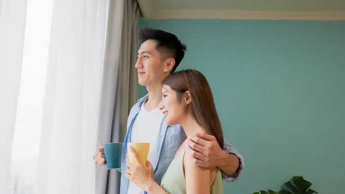 perempuan dan pasangan april 1