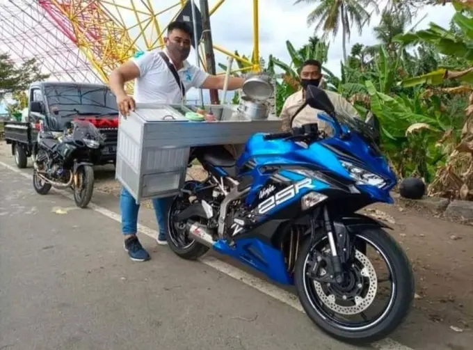 10 Potret Pedagang Sayur Keliling Jualan Naik Motor Sport Tampil Keren