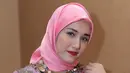 Sebelumnya, Adelia mengaku banyak dari rekan dan sahabatnya yang terlebih dulu mengenakan hijab. Bahkan tidak sedikit yang sering menanyakan kapan berhijab. (Andy Masela/Bintang.com)