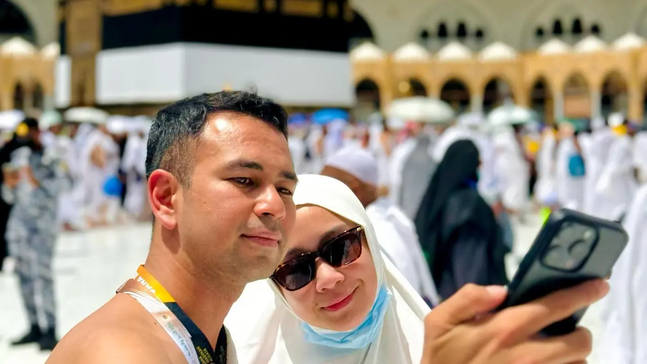 Jalani Ibadah Haji, Ini 7 Potret Raffi Ahmad dan Nagita Slavina di Depan Kabah