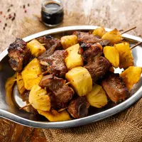 Kandungan papain pada buah nanas akan membuat daging cepat empuk, cobain deh. (shutterstock/IgorPloskin)