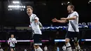 Pemain Spurs, Danish Christian Eriksen (kiri) merayakan gol bersama Harry Kane saat melawan Manchester City pada lanjutan Liga Inggris pekan ke-26 di Stadion Etihad, Minggu (14/2/2016), Spurs menang 2-1. (AFP/Oli Scarff)