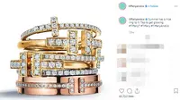 Gelang rose gold (bawah) yang bakal melengkapi kalender Natal Tiffany & Co. (dok. Instagram @tiffanyandco/https://www.instagram.com/p/ByfcmVelEtX/)